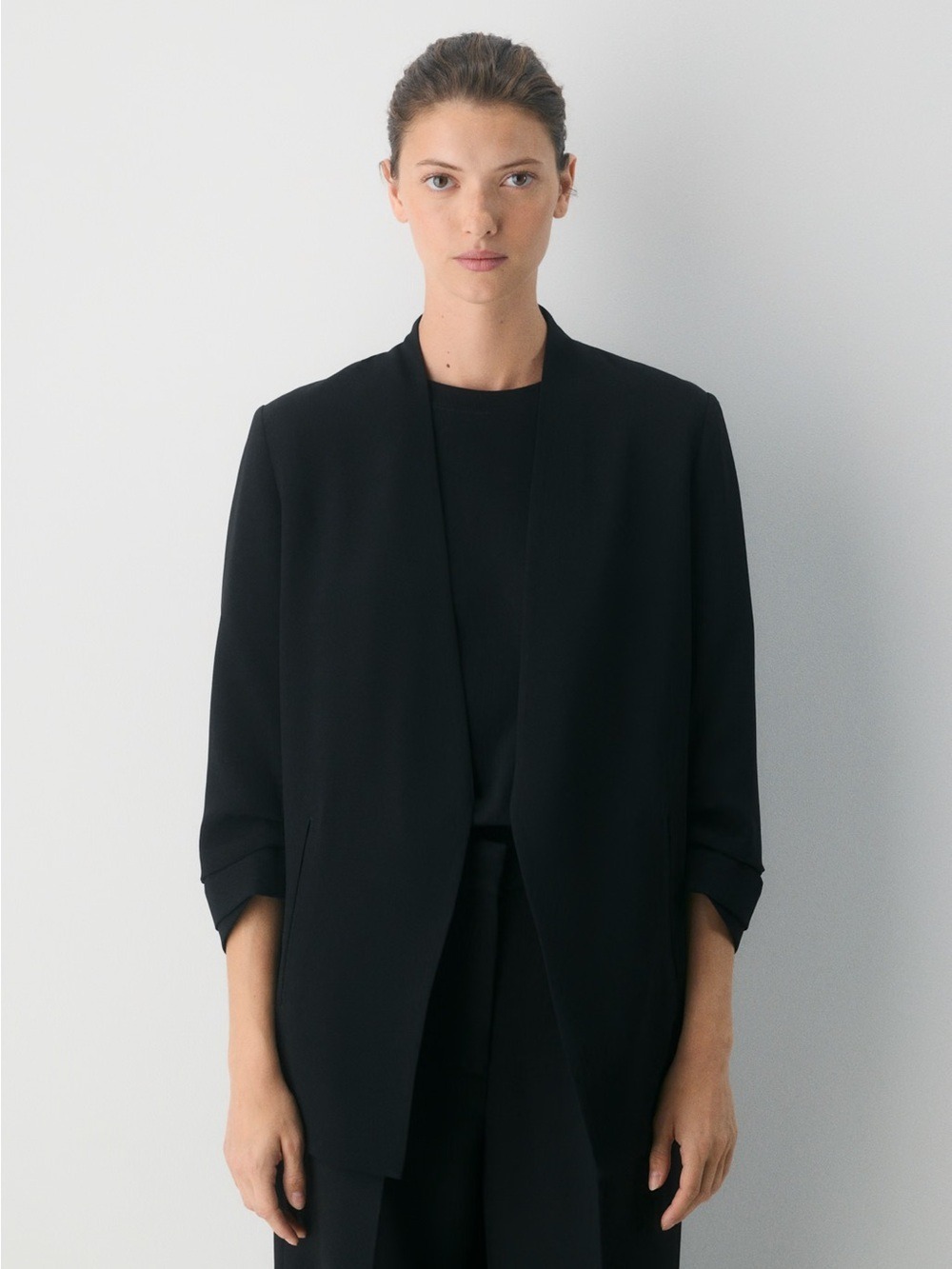 ARITZIA BABATON POWER BLAZER MIRROR CREPE SIZE 2 - Picture 3 of 10